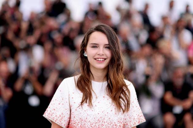 Photocall of the movie LAmour Ouf Beating Hearts CompÃ tition lors du 77eme Festival International du Film de Cannes Mallory Wanecque Photocall of the movie LAmour Ouf Beating Hearts CompÃ tition lors du 77eme Festival International du Film de Cannes May 14 25, 2024 , May 24, 2024 Jacovides Moreau Bestimage Photocall of the movie LAmour Ouf Beating Hearts Competition during the 77th Cannes International Film Festival May 14 25, 2024 , May 24, 2024 Cannes France  Copyright: xJACOVIDES-MOREAUx xBESTIMAGExJACOVIDES-MOREAUx xBESTIMAGEx