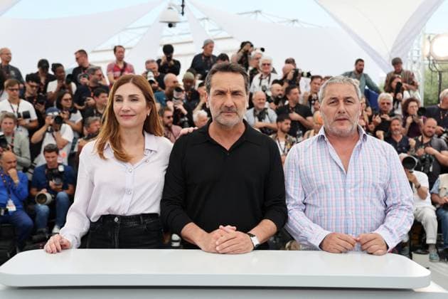 Photocall of the movie LAmour Ouf Beating Hearts CompÃ tition during the 77th Cannes International Film Festival Co-stars Audrey Diwan and Ahmed Hamidi surround director Gilles Lellouche Photocall of the movie LAmour Ouf Beating Hearts CompÃ tition during the 77th Cannes International Film Festival May 14 25, 2024 , le 24 mai 2024 Jacovides Moreau Bestimage Photocall of the movie LAmour Ouf Beating Hearts Competition during the 77th Cannes International Film Festival May 14 25, 2024 , May 24, 2024 Cannes France  Copyright: xJACOVIDES-MOREAUx xBESTIMAGExJACOVIDES-MOREAUx xBESTIMAGEx