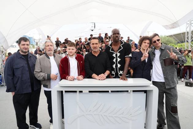 Photocall from the film LAmour Ouf Beating Hearts Compà tition at the 77th Cannes International Film Festival Karim Leklou, Alain Chabat, Anthony Bajon, director Gilles Lellouche, Jean Pascal Zadi, Vincent Lacoste, Raphaà l Quenard Photocall of the movie LAmour Ouf Beating Hearts Competition during the 77th Cannes International Film Festival May 14 25, 2024 , May 24, 2024 Jacovides Moreau Bestimage Photocall of the movie LAmour Ouf Beating Hearts Competition during the 77th Cannes International Film Festival May 14 25, 2024 , May 24, 2024 Cannes France Copyright: xJACOVIDES-MOREAUx xBESTIMAGExJACOVIDES-MOREAUx xBESTIMAGEx