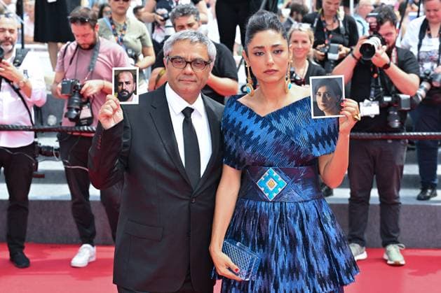 Entertainment Bilder des Tages Cannes The Seed Of The Sacred Fig Red Carpet NG Mohammad Rasoulof and Golshifteh Farahani attending the ?The Seed Of The Sacred Fig? Screening and Red Carpet at Palais Des Festivals in Cannes, France on May 24 2024 as part of the 77th Cannes Film Festival. Photo by Nicolas Genin ABACAPRESS.COM Cannes France  Copyright: xGeninxNicolas ABACAx