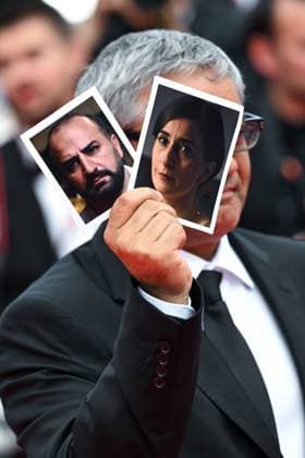 77eme Festival International du Film de Cannes Marche du film The Seed of the Sacred Fig Festival de Cannes 2024 77e Ã dition Descente The Seed Of The Sacred Fig Mohammad Rasoulof 305499 2024 05 24 Cannes France  Copyright: xLionelxGuericolas MPPx STAR_305499_007