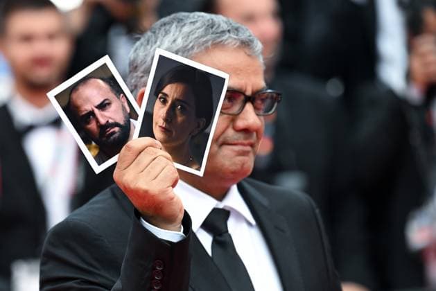 77eme Festival International du Film de Cannes Marche du film The Seed of the Sacred Fig Festival de Cannes 2024 77e Ã dition Descente The Seed Of The Sacred Fig Mohammad Rasoulof 305499 2024 05 24 Cannes France  Copyright: xLionelxGuericolas MPPx STAR_305499_009