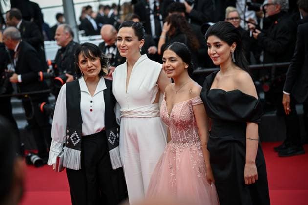 77eme Festival International du Film de Cannes Marche du film The Seed of the Sacred Fig Festival de Cannes 2024 77e Ã dition Descente The Seed Of The Sacred Fig Mahsa Rostami, Soheila Golestani 305499 2024 05 24 Cannes France  Copyright: xLionelxGuericolas MPPx STAR_305499_012