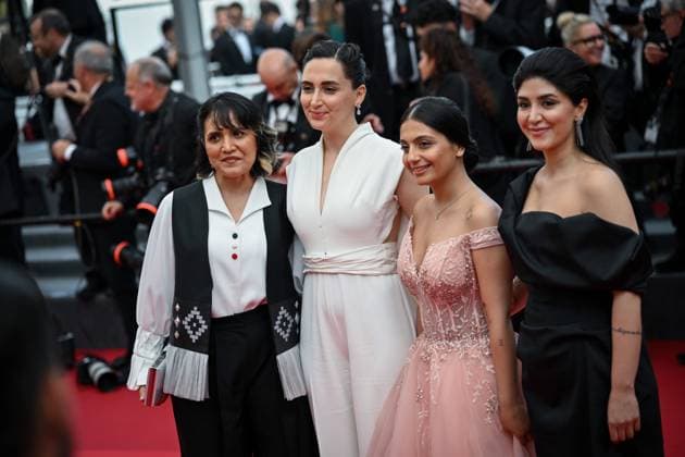 77eme Festival International du Film de Cannes Marche du film The Seed of the Sacred Fig Festival de Cannes 2024 77e Ã dition Descente The Seed Of The Sacred Fig Mahsa Rostami, Soheila Golestani 305499 2024 05 24 Cannes France  Copyright: xLionelxGuericolas MPPx STAR_305499_013