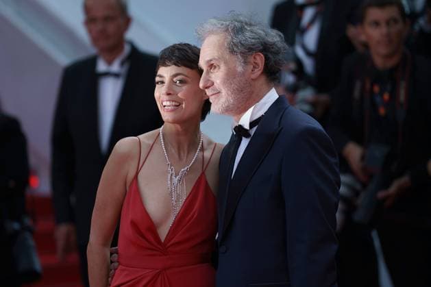 Cannes, France 24th May, 2024 Berenice Bejo and Serge Hazanavicius attends La Plus PrÃ cieuse des Marchandise The Most Precious of Cargoes Screening red carpet at the 77th annual Cannes Film Festival at Palais des Festivals on May 24, 2024 in Cannes, France CINEMA 77eme Festival de Cannes Red Carpet du film La Plus PrÃ cieuse des Marchandise The Most Precious of Cargoes 24 05 2024 NorbertScanella Panoramic 