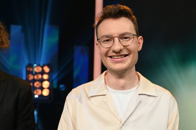 Cinematographer Markus Ott, winner of the Young Talent Award for his image design in Natascha Stogus short film Guardians of Colors at the 34 German Camera Award ceremony