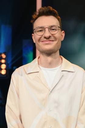 Cinematographer Markus Ott, winner of the Young Talent Award for his image design in Natascha Stogus short film Guardians of Colors at the 34 German Camera Award ceremony