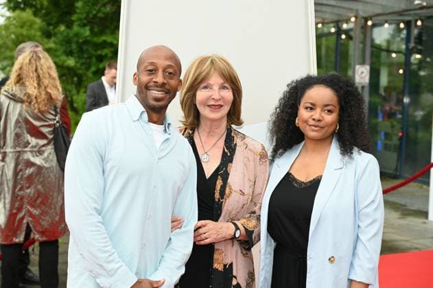 Quatis Tarkington, l r, former mayor Angela Spizig and actress Catherine Chikosi attend the award ceremony 34 German Camera Award