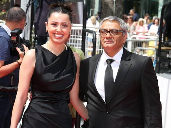 77eme Festival International du Film de Cannes Marches du film The Seed of the Sacred Fig 77th Cannes Film Festival Red carpet of the film The seed of the sacred fig Mohammad Rasoulof and his daughter 305499 2024 05 24 Cannes France  Copyright: xIsabellexVautierx xStarfacex STAR_305499_025
