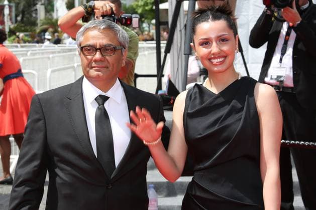 77eme Festival International du Film de Cannes Marches du film The Seed of the Sacred Fig 77th Cannes Film Festival Red carpet of the film The seed of the sacred fig Mohammad Rasoulof and his daughter 305499 2024 05 24 Cannes France  Copyright: xIsabellexVautierx xStarfacex STAR_305499_031