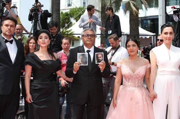 77eme Festival International du Film de Cannes Marches du film The Seed of the Sacred Fig 77th Cannes Film Festival Red carpet of the film The seed of the sacred fig Niousha Akhsi, Mohammad Rasoulof, Setareh Maleki and Mahsa Rostami 305499 2024 05 24 Cannes France  Copyright: xIsabellexVautierx xStarfacex STAR_305499_052