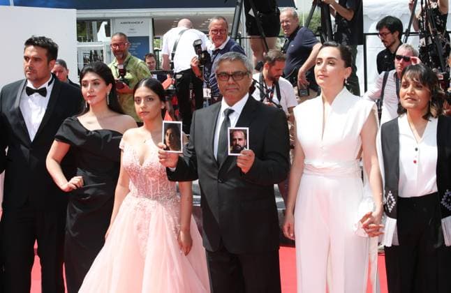 77eme Festival International du Film de Cannes Marches du film The Seed of the Sacred Fig 77th Cannes Film Festival Red carpet of the film The seed of the sacred fig Niousha Akhsi, Setareh Maleki , Mohammad Rasoulof, Mahsa Rostami and Amineh Arani 305499 2024 05 24 Cannes France  Copyright: xIsabellexVautierx xStarfacex STAR_305499_058