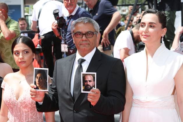 77eme Festival International du Film de Cannes Marches du film The Seed of the Sacred Fig 77th Cannes Film Festival Red carpet of the film The seed of the sacred fig Setareh Maleki, Mohammad Rasoulof and Mahsa Rostami 305499 2024 05 24 Cannes France  Copyright: xIsabellexVautierx xStarfacex STAR_305499_059