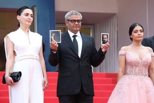 77eme Festival International du Film de Cannes Marches du film The Seed of the Sacred Fig 77th Cannes Film Festival Red carpet of the film The seed of the sacred fig Mahsa Rostami Mohammad Rasoulof and Setareh Maleki 305499 2024 05 24 Cannes France  Copyright: xIsabellexVautierx xStarfacex STAR_305499_061
