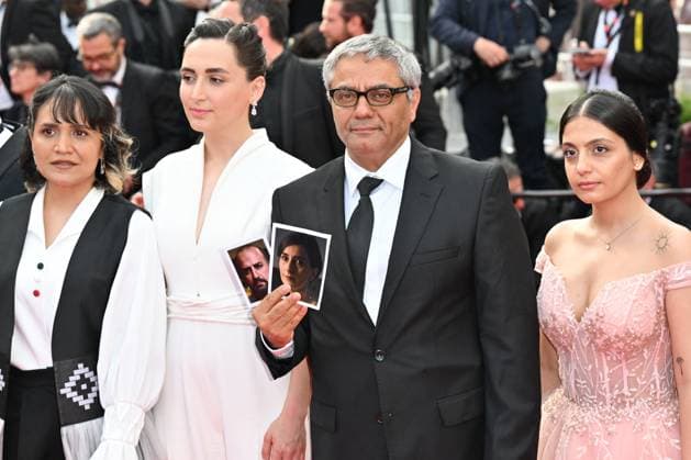 Cannes The Seed Of The Sacred Fig leaving Red Carpet NG Mahsa Rostami, Soheila Golestani, Mohammad Rasoulof and the cast and crew attending the ?The Seed Of The Sacred Fig? Screening and Red Carpet at Palais Des Festivals in Cannes, France on May 24 2024 as part of the 77th Cannes Film Festival. Photo by Nicolas Genin ABACAPRESS.COM Cannes France  Copyright: xGeninxNicolas ABACAx