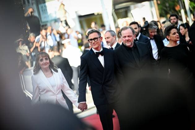 77eme Festival International du Film de Cannes Montee des marches du film La plus precieuse des marchandises Festival de Cannes 2024 77e Ã dition montee La plus precieuse des marchandises Dominique Blanc , Michel Hazavanicius, Gregory Gadebois 305502 2024 05 24  Copyright: xLionelxGuericolas MPPx STAR_305502_011
