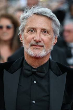 77eme Festival International du Film de Cannes Montee des marches du film La plus precieuse des marchandises Festival de Cannes 2024 77e Ã dition montee La plus precieuse des marchandises Antoine De Caunes 305502 2024 05 24  Copyright: xLionelxGuericolas MPPx STAR_305502_112