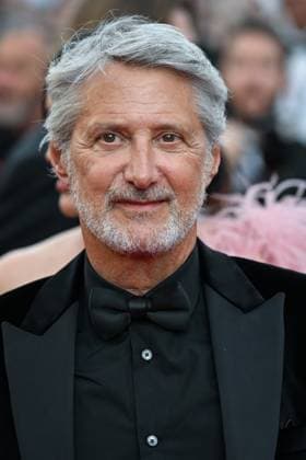 77eme Festival International du Film de Cannes Montee des marches du film La plus precieuse des marchandises Festival de Cannes 2024 77e Ã dition montee La plus precieuse des marchandises Antoine De Caunes 305502 2024 05 24  Copyright: xLionelxGuericolas MPPx STAR_305502_114