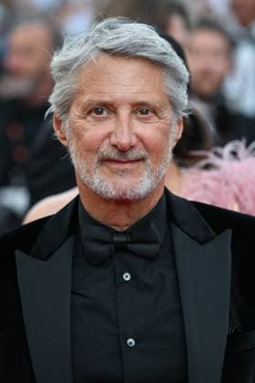 77eme Festival International du Film de Cannes Montee des marches du film La plus precieuse des marchandises Festival de Cannes 2024 77e Ã dition montee La plus precieuse des marchandises Antoine De Caunes 305502 2024 05 24  Copyright: xLionelxGuericolas MPPx STAR_305502_115