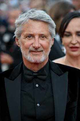 77eme Festival International du Film de Cannes Montee des marches du film La plus precieuse des marchandises Festival de Cannes 2024 77e Ã dition montee La plus precieuse des marchandises Antoine De Caunes 305502 2024 05 24  Copyright: xLionelxGuericolas MPPx STAR_305502_117