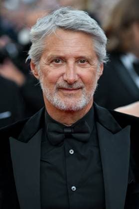 77eme Festival International du Film de Cannes Montee des marches du film La plus precieuse des marchandises Festival de Cannes 2024 77e Ã dition montee La plus precieuse des marchandises Antoine De Caunes 305502 2024 05 24  Copyright: xLionelxGuericolas MPPx STAR_305502_118