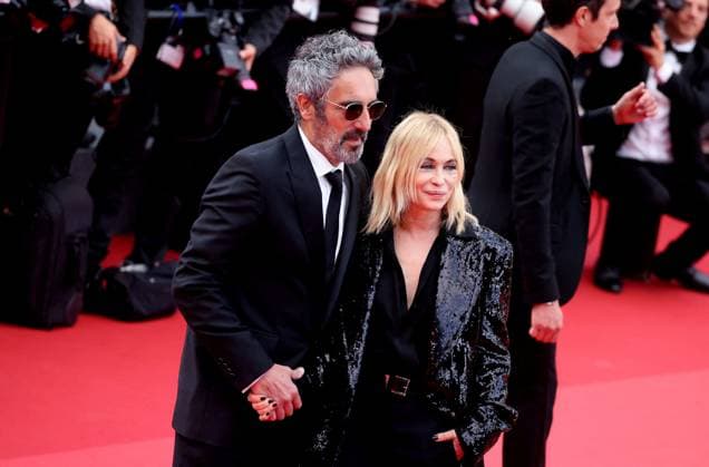 J MontÃ e des marches du film Â La plus prÃ cieuse des marchandises Â lors du 77eme Festival International du Film de Cannes FrÃ dÃ ric Chaudier et sa femme Emmanuelle BÃ art MontÃ e des marches du film Â La plus prÃ cieuse des marchandises Â lors du 77eme Festival International du Film de Cannes, au Palais des Festivals Ã Cannes On may 24th 2024 Jacovides Moreau Bestimage Red carpet of the movie Â The most precious of cargoes Â during the 77th Cannes International Film Festival at the Palais des Festivals in Cannes, France On may 24th 2024 Cannes France  Copyright: xJACOVIDES-MOREAUx xBESTIMAGExJACOVIDES-MOREAUx xBESTIMAGEx