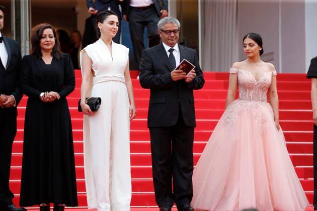 The Seed Of The Sacred Fig Red Carpet - The 77th Annual Cannes Film Festival CANNES, FRANCE - MAY 24: Mahsa Rostami, Soheila Golestani, Mohammad Rasoulof and the cast and crew attend the The Seed Of The Sacred Fig Red Carpet at the 77th annual Cannes Film Festival at Palais des Festivals on May 24, 2024 in Cannes, France. CAP GOL GOL Cannes Provence-Alpes-CÃ te d Azur France Copyright: xRickxGold CapitalxPicturesx