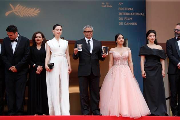 The Seed Of The Sacred Fig Red Carpet - The 77th Annual Cannes Film Festival CANNES, FRANCE - MAY 24: Mahsa Rostami, Soheila Golestani, Mohammad Rasoulof and the cast and crew attend the The Seed Of The Sacred Fig Red Carpet at the 77th annual Cannes Film Festival at Palais des Festivals on May 24, 2024 in Cannes, France. CAP GOL GOL Cannes Provence-Alpes-CÃ te d Azur France Copyright: xRickxGold CapitalxPicturesx