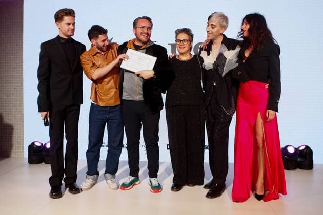 Exclusive Magnumday8photocall Exclusive Jury members Lukas Dhont, Jad Salfiti, Juliana Rojas, Paloma, Sophie Letourneur surrounding Emanuel Parvu winner of the Queer Palm 2024 for his film 3 kilometers to the end of the world Queer Palm party on the Magnum beach during the 77th Cannes International Film Festival, France, May 24, 2024 Christophe Clovis Magnum Cannes via Bestimage Magnum Beach Â Queer Palm Â party during the 77th Cannes International Film Festival on May 24, 2024 Cannes France  Copyright: xJeremyxMelloulx xMagnumxCannesxviaxBestimagexJeremyxMelloulx xMagnumxCannesxviaxBestimagex