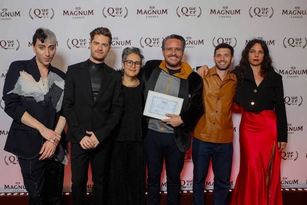 Exclusive Magnumday8photocall Exclusive Jury members Paloma, Lukas Dhont, Juliana Rojas, Jad Salfiti, Sophie Letourneur surrounding Emanuel Parvu winner of the Queer Palm 2024 for his film 3 kilometers to the end of the world Queer Palm party on the Magnum beach during the 77th Cannes International Film Festival, France, May 24, 2024 Christophe Clovis Magnum Cannes via Bestimage Magnum Beach Â Queer Palm Â party during the 77th Cannes International Film Festival on May 24, 2024 Cannes France  Copyright: xJeremyxMelloulx xMagnumxCannesxviaxBestimagexJeremyxMelloulx xMagnumxCannesxviaxBestimagex