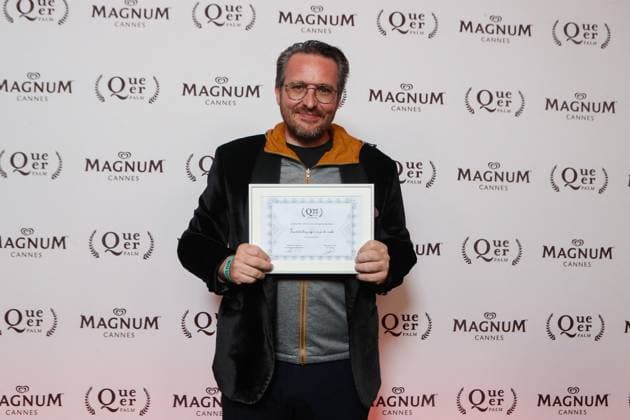Exclusif Magnumday8photocall Exclusif Emanuel Parvu laureÃ at de la Queer Palm 2024 pour son film 3 kilomètres jusquÃ la fin du monde SoirÃ e Â Queer PalmÂ sur la plage Magnum lors du 77eme Festival International du Film de Cannes, France, le 24mai 2024 Christophe Clovis Magnum Cannes via Bestimage Magnum Beach Â Queer PalmÂ party during the 77th Cannes International Film Festival on May 24, 2024 Cannes France  Copyright: xJeremyxMelloulx xMagnumxCannesxviaxBestimagexJeremyxMelloulx xMagnumxCannesxviaxBestimagex