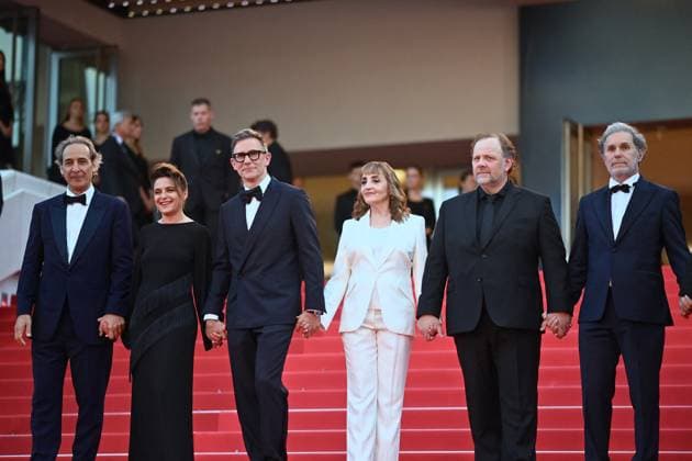 Cannes - La Plus Precieuse Des Marchandises Screening Alexandre Desplat, Florence Gastaud, Michel Hazanavicius, Dominique Blanc, Gregory Gadebois, Serge Hazanavicius and Patrick Sobelman and Iris Knobloch attends the screening of the film La Plus Precieuse Des Marchandises (The Most Precious Of Cargoes) Red Carpet at the 77th Cannes Film Festival at Palais des Festivals on May 24, 2024 in Cannes, France. Photo by Franck Castel ABACAPRESS.COM Cannes France  Copyright: xCastelxFranck ABACAx