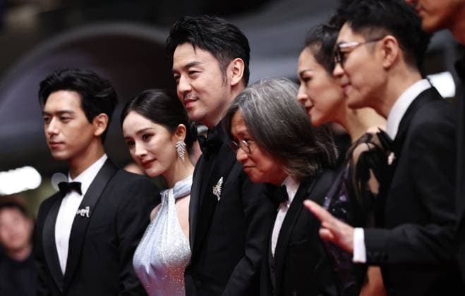 (240525) -- CANNES, May 25, 2024 -- Director Peter Ho-sun Chan (4th L) and cast members arrive for the screening of the film She s got no name at the 77th edition of the Cannes Film Festival in Cannes, southern France, on May 24, 2024. ) FRANCE-CANNES-FILM FESTIVAL-SHE S GOT NO NAME GaoxJing 