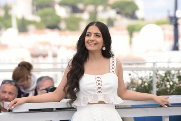 CANNES, FRANCE MAY 25 G D Niousha AKHSHI , actress, during the photocall of the film Les graines du figuier sauvage in competition at the 77th Cannes Film Festival at the Palais des Festivals on May 25, 2024 in Cannes, France CINEMA 77eme Festival de Cannes Photocall 25 05 2024 ValentinaClaret Panoramic 