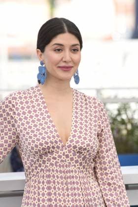 CANNES, FRANCE MAY 25 G D Setareh MALEKI , actress, during the photocall of the film Les graines du figuier sauvage competing at the 77th Cannes Film Festival at the Palais des Festivals on May 25, 2024 in Cannes, France CINEMA 77eme Festival de Cannes Photocall 25 05 2024 ValentinaClaret Panoramic 