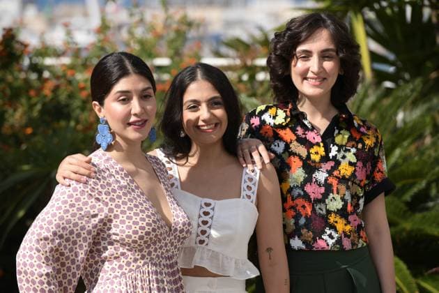 CANNES, FRANCE MAY 25 G D Setareh MALEKI, actress, Niousha AKHSHI, actress, Mahsa ROSTAMI, actress, during the photocall of the film Les graines du figuier sauvage in compÃ tition at the 77th Cannes Film Festival at the Palais des Festivals on May 25, 2024 in Cannes, France CINEMA 77eme Festival de Cannes Photocall 25 05 2024 ValentinaClaret Panoramic 