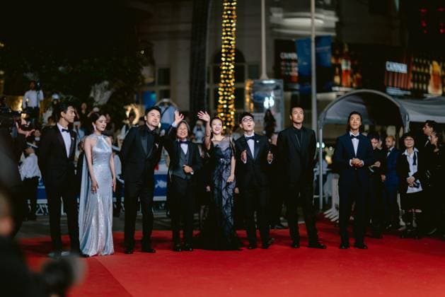 77th International Cannes Film Festival Red carpet 77eme Festival International du Film de Cannes Montee des marches du film She got No Name 305515 2024 05 24 Alpes Maritimes Cannes France Zhang, Ziyi Mi, Yang Chan, Peter Ho sun Jiayin, Lei  Copyright: xTerencexBaelenx STAR_305515_063