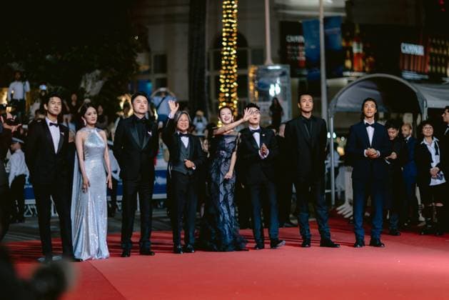 77th International Cannes Film Festival Red carpet 77eme Festival International du Film de Cannes Montee des marches du film She got No Name 305515 2024 05 24 Alpes Maritimes Cannes France Zhang, Ziyi Mi, Yang Chan, Peter Ho sun Jiayin, Lei  Copyright: xTerencexBaelenx STAR_305515_064