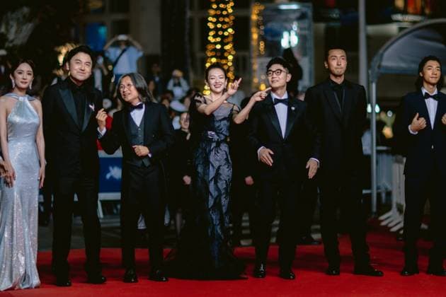 77th International Cannes Film Festival Red carpet 77eme Festival International du Film de Cannes Montee des marches du film She got No Name 305515 2024 05 24 Alpes Maritimes Cannes France Zhang, Ziyi Mi, Yang Chan, Peter Ho sun Jiayin, Lei  Copyright: xTerencexBaelenx STAR_305515_065