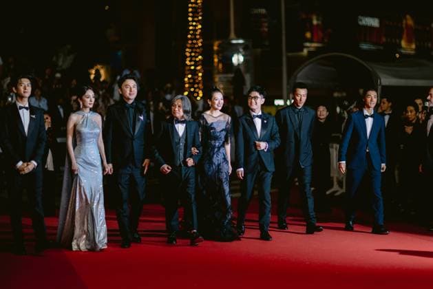 77th International Cannes Film Festival Red carpet 77eme Festival International du Film de Cannes Montee des marches du film She got No Name 305515 2024 05 24 Alpes Maritimes Cannes France Zhang, Ziyi Mi, Yang Chan, Peter Ho sun Jiayin, Lei  Copyright: xTerencexBaelenx STAR_305515_071