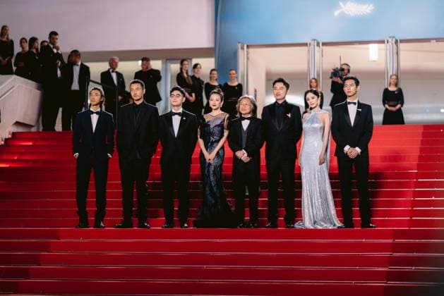 77th International Cannes Film Festival Red carpet 77eme Festival International du Film de Cannes Montee des marches du film She got No Name 305515 2024 05 24 Alpes Maritimes Cannes France Zhang, Ziyi Mi, Yang Chan, Peter Ho sun Jiayin, Lei  Copyright: xTerencexBaelenx STAR_305515_087