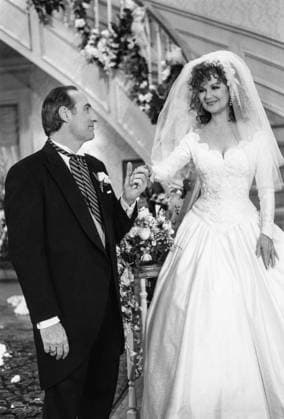 COACH, from left: Craig T. Nelson, Shelley Fabares, Vows (season 5, episode 10, aired November 25, 1992), 1989-1997, ?ABC courtesy Everett CollectionTBDCOAC AB021 PUBLICATIONXNOTxINxCANxCHNxFRAxITAxJPNxNORxPOLxRUSxESPxUKxUSA Copyright: xx TBDCOAC AB021 TBDCOAC_AB021_H