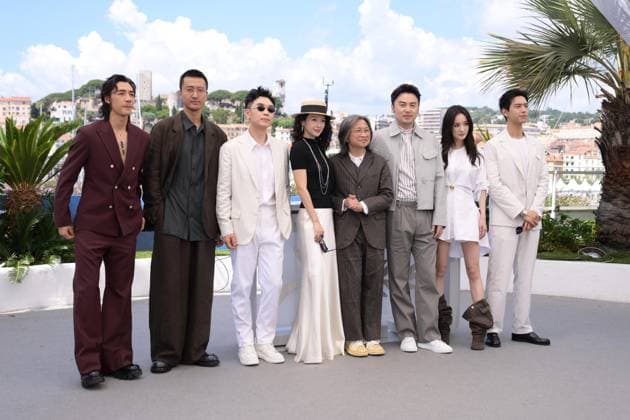 CANNES, FRANCE MAY 25 G D Ci SHA, actor, Wang CHUANJUN, actor, Da PENG, actor, Zhang ZIYI, actress, Peter HO SUN CHAN, director, Lei JIAYIN, actor, Yang MI, actress Li XIAN, actor, during the photocall of the film She™s got no name, projected Hors Compà tition at the 77th Cannes Film Festival at the Palais des Festivals on May 25, 2024 in Cannes, France CINEMA 77eme Festival de Cannes Photocall 25 05 2024 ValentinaClaret Panoramic