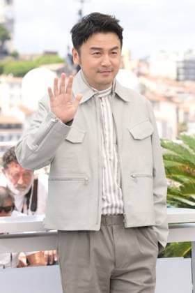 CANNES, FRANCE MAY 25 G D Lei JIAYIN, actor, during the photocall of the film She™s got no name projected Hors CompÃ tition at the 77th Cannes Film Festival at the Palais des Festivals on May 25, 2024 in Cannes, France CINEMA 77eme Festival de Cannes Photocall 25 05 2024 ValentinaClaret Panoramic 