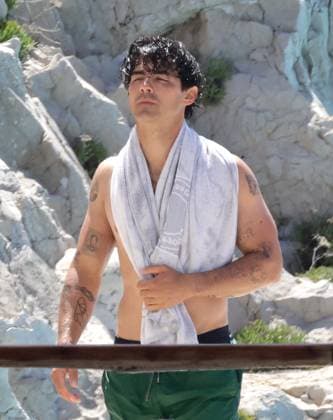 Joe Jonas At Eden Roc - Antibes Joe Jonas at the Eden Roc hotel in Antibes, France on May 25, 2024, during the 77th annual Cannes film festival. Photo by ABACAPRESS.COM Antibes France  Copyright: xABACAx