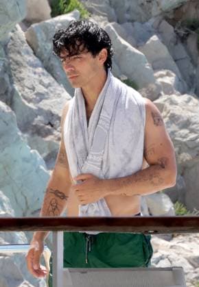 Joe Jonas At Eden Roc - Antibes Joe Jonas at the Eden Roc hotel in Antibes, France on May 25, 2024, during the 77th annual Cannes film festival. Photo by ABACAPRESS.COM Antibes France  Copyright: xABACAx