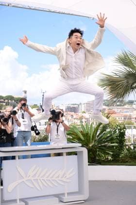 CANNES, FRANCE MAY 25 G D Da PENG, cteur lors du photocall du film Â She™s got no name Â projetÃ Hors CompÃ tition au 77eme Festival de Cannes au Palais des Festivals le 25 mai 2024 Ã Cannes, France CINEMA 77eme Festival de Cannes Photocall 25 05 2024 ValentinaClaret Panoramic 