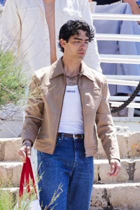 Joe Jonas At Eden Roc - Antibes Joe Jonas at the Eden Roc hotel in Antibes, France on May 25, 2024, during the 77th annual Cannes film festival. Photo by ABACAPRESS.COM Antibes France  Copyright: xABACAx