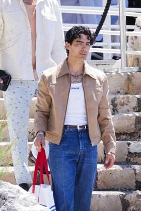 Joe Jonas At Eden Roc - Antibes Joe Jonas at the Eden Roc hotel in Antibes, France on May 25, 2024, during the 77th annual Cannes film festival. Photo by ABACAPRESS.COM Antibes France  Copyright: xABACAx