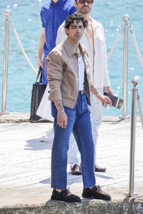 Joe Jonas At Eden Roc - Antibes Joe Jonas at the Eden Roc hotel in Antibes, France on May 25, 2024, during the 77th annual Cannes film festival. Photo by ABACAPRESS.COM Antibes France  Copyright: xABACAx